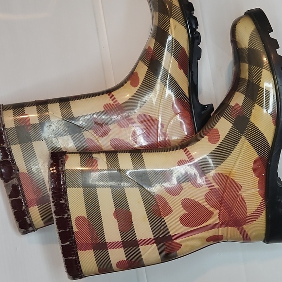 Burberry Heart Print Check Rain Boot Size 39 - Picture 5 of 8